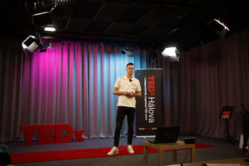TEDx Hálova 2021 prezentujúci 2