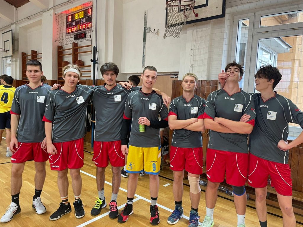 Basketbal stredoškolákov spoločná fotografia
