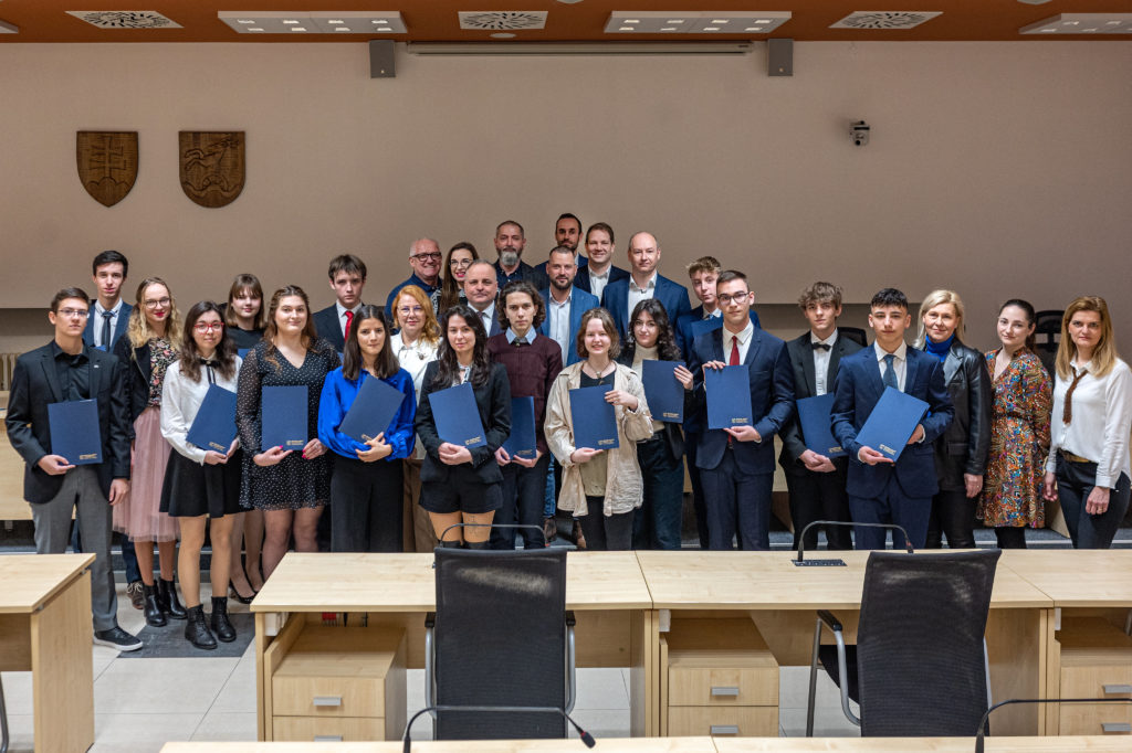 Mládežnícky parlament BSK spoločná fotografia